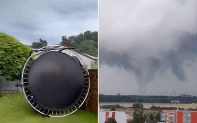 Českem prošla dvě tornáda. Nechala za sebou zbořenou kůlnu a poničené střechy