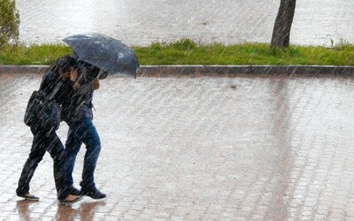 Česko čekají silné bouřky, varují meteorologové. Padat mohou i kroupy