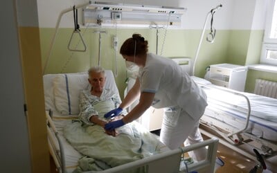 Česko hlási rekordný prírastok, pribudlo takmer 16-tisíc nových prípadov. V nemocniciach už leží vyše 8-tisíc ľudí