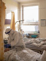 Česko má rekordní počet pacientů ve vážném stavu