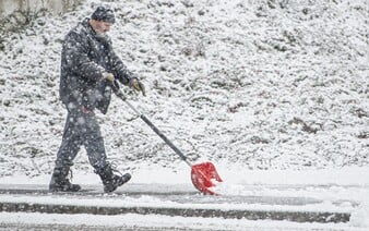 Česko na některých místech zasáhlo silné sněžení. Na horách napadlo už 10 centimetrů