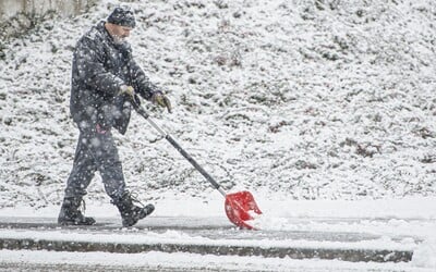 Česko na některých místech zasáhlo silné sněžení. Na horách napadlo už 10 centimetrů