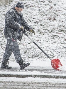 Česko na některých místech zasáhlo silné sněžení. Na horách napadlo už 10 centimetrů