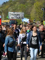 Česko slaví 1. máj. Koná se studentský Majáles, politické akce i demonstrace na podporu Ukrajiny