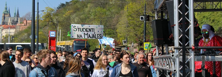 Česko slaví 1. máj. Koná se studentský Majáles, politické akce i demonstrace na podporu Ukrajiny