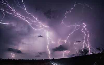 Česko zasáhnou velmi silné bouřky. Meteorologové varují i před povodněmi