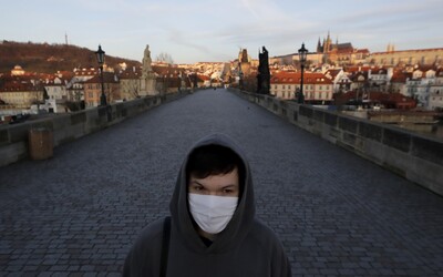 Česko zastavilo nekontrolované šíření viru. Život se má zase vracet k normálu, řekl Vojtěch