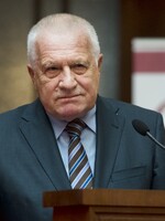 Český exprezident Václav Klaus musí zaplatiť pokutu 313 eur za to, že nemal rúško