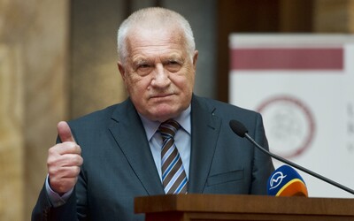 Český exprezident Václav Klaus musí zaplatiť pokutu 313 eur za to, že nemal rúško