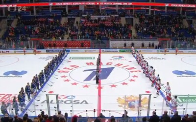 Českým hokejistům v Moskvě pustili hymnu Kazachstánu, fanoušci tu naši zazpívali sami