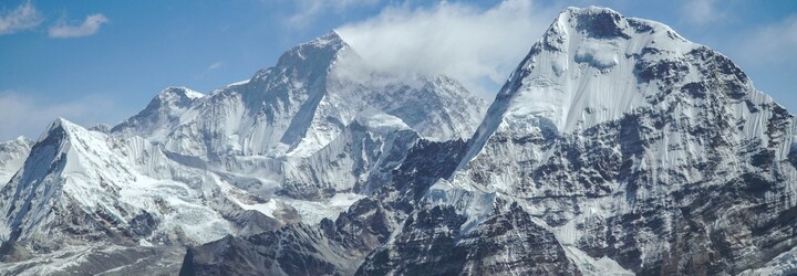 Čeští horolezci jsou již čtyři dny uvězněni pod vrcholem himálajské sedmitisícovky. Dochází jim jídlo i energie
