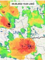 Cez Nitru sa prehnala obrovská supercelárna búrka, SHMÚ varuje, že môžu nasledovať prívalové povodne
