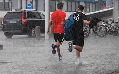 Cez víkend Slovensko potrápi zmena počasia. Zabudni na krásne babie leto, znovu prichádza dážď