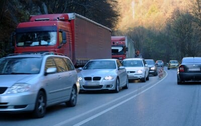 Cez víkend uzavrú dôležitý dopravný úsek pri Strečne, lietať tam bude vrtuľník. Zlá dopravná situácia víkendom neskončí 