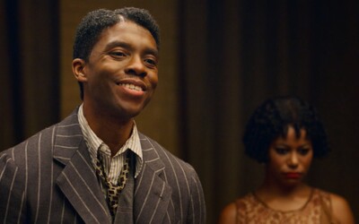 Chadwick Boseman vyhrál Zlatý glóbus za nejlepší mužský herecký výkon. Předávání cen ovládly filmy Nomadland, Minari, ale i Borat