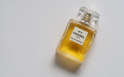 Chanel versus Notino. Parfumerie musí prozradit, odkud získává luxusní parfémy
