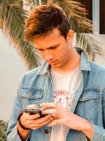 ChatGPT nabáda tínedžerov na užívanie drog a sebapoškodzovanie. Tvrdí to najnovší výskum