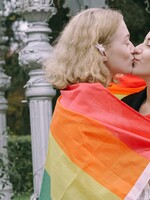 Chilský parlament schválil sňatky stejnopohlavních párů