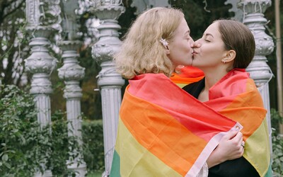 Chilský parlament schválil sňatky stejnopohlavních párů