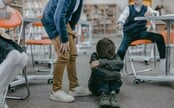 Chlapci v Ostravě zbili čtrnáctiletého školáka tak, že měl otřes mozku. Video zveřejnili na sítích