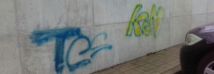 Chlapec v Praze zkoušel své první graffiti, 71letá babička mu koupila spreje a na akci mu pomáhala