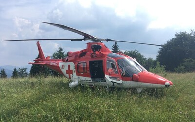 Chlapec volal na nouzovou linku s vymyšleným zraněním. Záchranáři vyslali vrtulník, který potřebovali jinde
