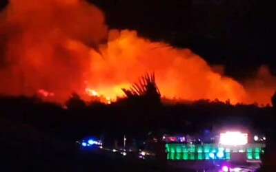 Chorvátske Zrče je v plameňoch. Z festivalu Fresh Island museli evakuovať 10-tisíc ľudí vrátane Slovákov