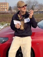 Chris Gladič je novým kráľom humoru na Východe: Na Facebooku mi písali, nech zdochnem. Mojím cieľom nie je nikoho uraziť(Rozhovor)
