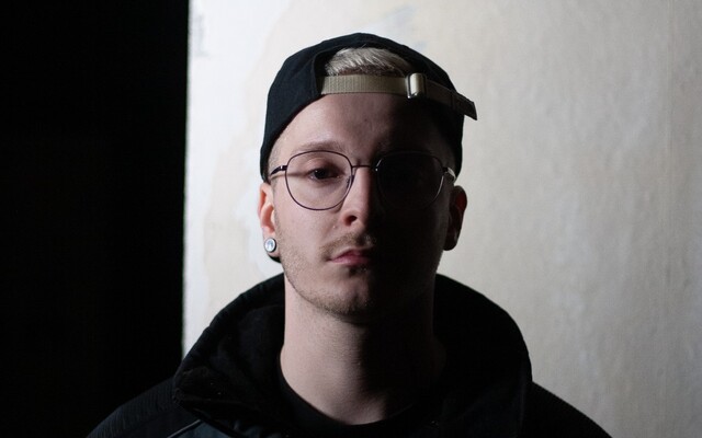 Chtěl být zpěvák a DJ, místo toho produkuje tracky českým rapovým hvězdám. Tréma je můj největší nepřítel, říká Bloodflow