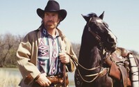 Chuck Norris truchlil pro zesnulého Clarence Gilyarda alias Trivetta z Walker, Texas Ranger. Budeš nám chybět, vzkázal