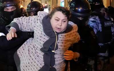 Chudší oblasti Ruska se bouří proti mobilizaci. Policie zatkla přes 2000 demonstrantů