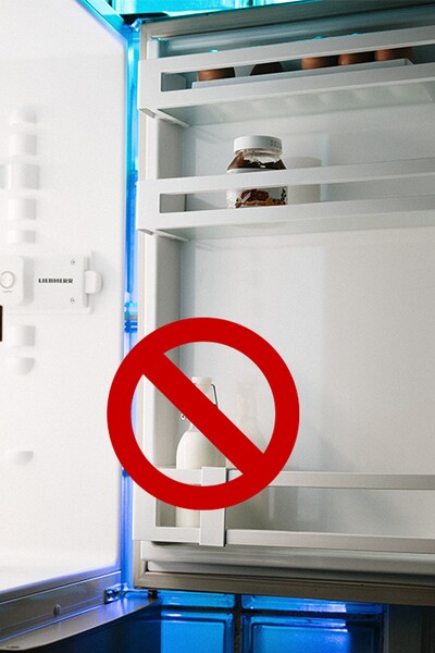 Chyby, ktoré robíš pri skladovaní potravín: Mlieko nepatrí do dverí chladničky a jablká treba oddeliť od banánov