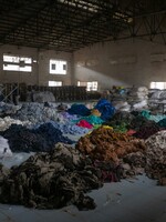 Čím horší oblečení pro planetu, tím vyšší poplatky pro výrobce. Evropský parlament zavádí nová pravidla