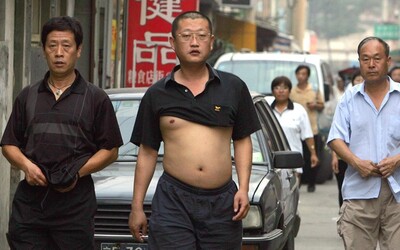 Čínské město zakázalo odhalování břicha na veřejnosti. Známé pekingské bikiny jsou prý necivilizované