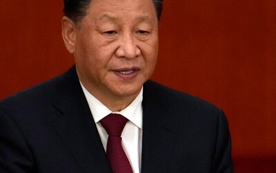 Čínský prezident Si Ťin-pching má o krok blíže k diktátorovi. Sněm ho opětovně zvolil šéfem Komunistické strany Číny