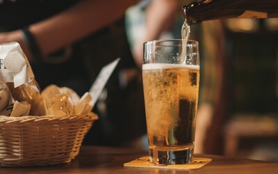 Cizinci zvolili nejhnusnější české nápoje. Tento alkohol a mléčné produkty nesnáší