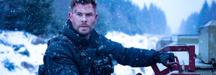 Co si pustit o víkendu: Chris Hemsworth zabíjí v Mladé Boleslavi a na Netflixu nahlédneš do černé budoucnosti
