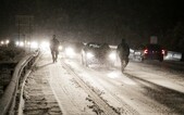 Co v zimě rozhodně vozit s sebou v autě? Tato výbava tě může vysekat z nejrůznějších průšvihů