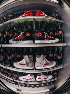 Coca-Cola a Converse spojily síly v nové kolekci. Oslavují lásku a kreativitu