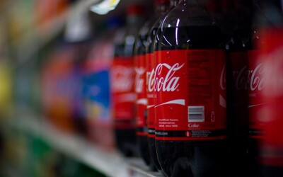 Coca-Cola má problém: U susedov sťahuje z trhu milióny fliaš. V nápoji sa môže vyskytnúť kov