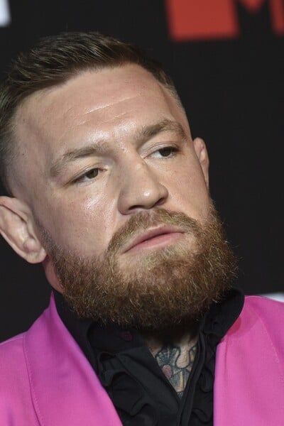 Conor McGregor je obviněn z brutálního znásilnění ženy, vinu odmítá. Gynekolog popsal její rozsáhlá zranění