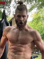 Conor McGregor sa zranil a zrušil zápas. Nahradí ho český samuraj Jiří Procházka, ktorý zabojuje o titul UFC