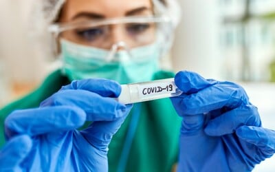 Covid je na vzestupu, jsme na prahu epidemie. Shrnujeme, kde se Českem šíří nejvíc