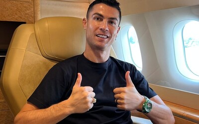 Cristiano Ronaldo dostal pri prestupe hodinky za astronomickú cenu. Exkluzívny kúsok má 338 drahokamov a tmavozelenú farbu