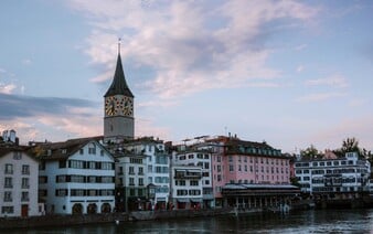 Čtyři z deseti nejdražších měst světa jsou v Evropě. Dokážeš tipnout, která to jsou?