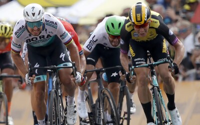 Cyklisté na Tour de France spálí 140 000 kalorií za 21 dní. Takto vypadá jejich jídelníček