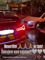 Cynthii Tóthovej ukradli za bieleho dňa jej ružový Mercedes. Vypátrali ho jej followeri