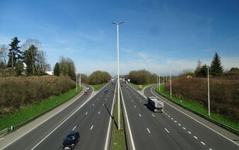 D1 pred Bratislavou bude čoskoro čiastočne uzavretá. Motoristi môžu využiť alternatívne trasy