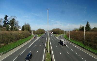 D1 pred Bratislavou bude čoskoro čiastočne uzavretá. Motoristi môžu využiť alternatívne trasy