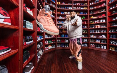 DJ Khaled zpřístupní svůj šatník s limitovanými teniskami na dvě noci přes Airbnb. Cena se rovná velikosti umělcových bot 